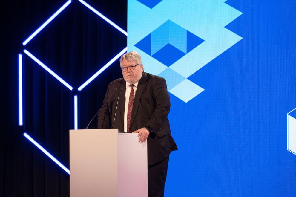 Herbert Zeise, chair of EuroHPC Governing Board, on stage at the EuroHPC Summit 2023