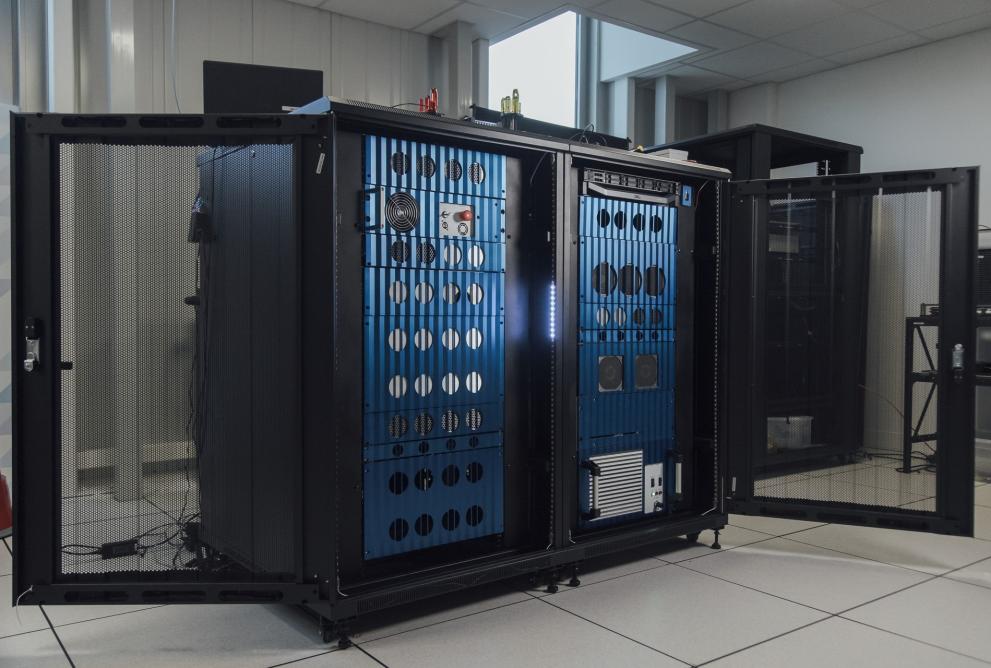 MOSAIQ-12 photonic quantum computer