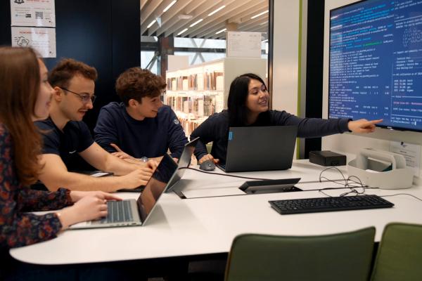 students work on HPC